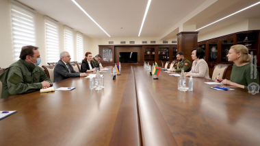 ՀՀ պաշտպանության նախարարն ընդունել է Լիտվայի դեսպանին