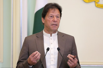 «Ծածկվեք, որպեսզի չգայթակղեք կամքի ուժ չունեցողներին». Պակիստանի վարչապետը կարծում է, որ բռնաբարությունների թվի աճը պայմանավորված է կանանց հագուկապով