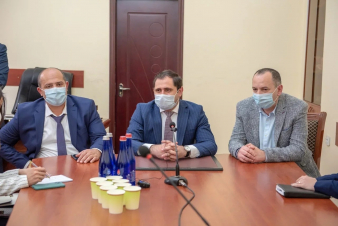 Պապիկյանն Իջևանի համայնքապետարանի աշխատակազմին է ներկայացրել քաղաքապետի պաշտոնակատար Արթուր Ճաղարյանին