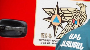 Դավթաշենի շենքերից մեկի առաջին հարկի պատշգամբի ծածկին տղամարդ է ընկել. ԱԻՆ