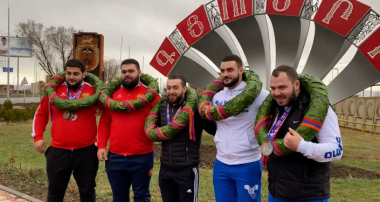 Գյումրիում դիմավորեցին մեդալակիր ծանրամարտիկներին