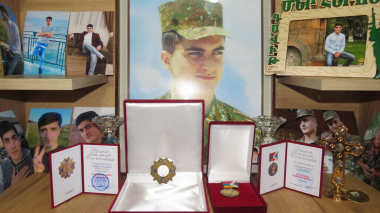 Դավիթ Գրիգորյանը հետմահու պարգևատրվել է «Մարտական խաչ» 1-ին աստիճանի շքանշանով և «Մարտական ծառայություն» մեդալով