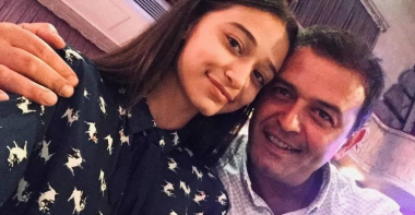 Արսեն Սաֆարյանի դուստրն առաջին քայլն է արել որպես երգչուհի․ Տեսանյութ