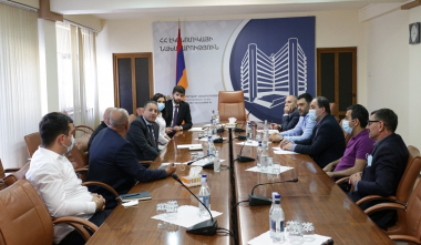 Վահան Քերոբյանը հանդիպել է կաթնամթերք արտադրող և վերամշակող ընկերությունների ներկայացուցիչների հետ