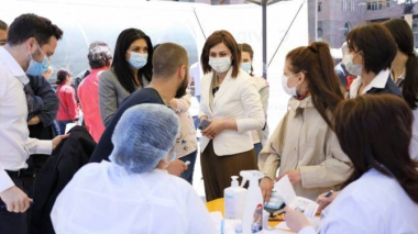 Անահիտ Ավանեսյանն այցելել է Հյուսիսային պողոտայի պատվաստումային շարժական կայան