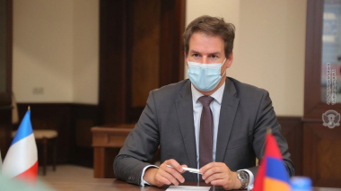 Մենք խաղաղ էինք մեր լեռների պես, Դուք հողմերի պես խուժեցիք վայրագ. ՀՀ-ում Ֆրանսիայի դեսպանի հայերեն գրառումը