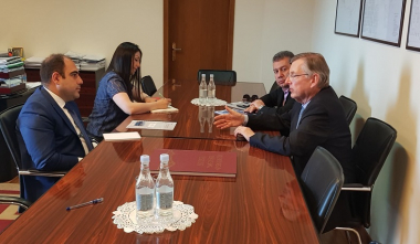 Քննարկվել են արևային լողացող վահանակների տեղակայման և կիրառման հնարավորությունները