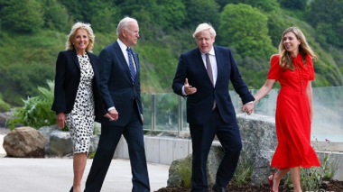 Բայդենը և Ջոնսոնը նվերներ են փոխանակել