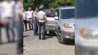 Հայաստան դաշինքի Փարաքարի շտաբներից մեկի պետը բաց քվեարկության պատճառով բերման է ենթարկվել (տեսանյութ)