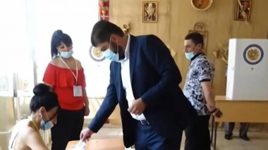 Դավիթ Սանասարյանը քվեարկեց արտահերթ խորհրդարանական ընտրություններում