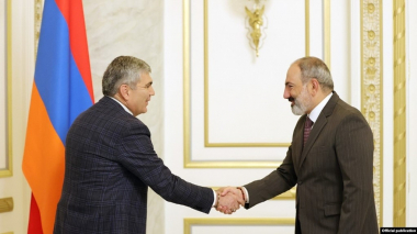 Նիկոլ Փաշինյանը սկսել է քաղաքական խորհրդակցությունները, այսօր հանդիպել է Արամ Սարգսյանի հետ