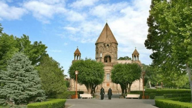 Մայր Աթոռը ողջունել է Փաշինյանի առաջարկը հոգևոր առաջնորդների հետ երկխոսության վերաբերյալ