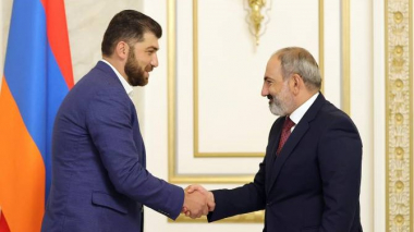 Նիկոլ Փաշինյանը հանդիպել է Դավիթ Սանասարյանի հետ