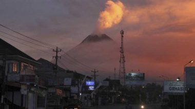 Ինդոնեզիայում Մերապի հրաբուխը 1 կմ բարձրությամբ մոխիր եւ ծուխ է արտանետել