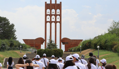 «Քայլ դեպի տուն» ծրագրի մասնակիցներն այցելել են Սարդարապատի հերոսամարտի հուշահամալիրում, Մայր Աթոռ Սուրբ Էջմիածին
