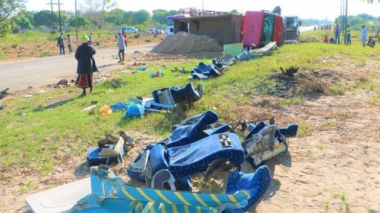 Մոզամբիկում երկու բեռնատարների և ավտոբուսի բախման հետևանքով 30-ից ավելի մարդ է զոհվել