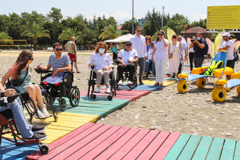 Բաթումում հաշմանդամություն ունեցող անձանց համար լողափ է բացվել