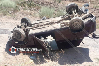 Արմավիրում բախվել են «Ford Transit»-ն ու ռուսական համարանիշներով «ВАЗ 2107»-ը, որը գլխիվայր հայտնվել է ձորակում. կան վիրավորներ