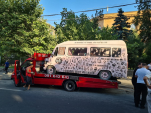 Երեւանի քաղաքապետարանը սկսել է ինտենսիվ կերպով տարհանել նաեւ ոչ սահմանաված վայրերում կայանված շրջիկ առևտրի կետերը