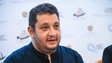 Առնո Բաբաջանյանի էստրադային գործերի կենդանի կատարումները կhնչեն Երևանի տարբեր շրջաններում