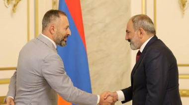 Նիկոլ Փաշինյանը հանդիպել է «Միասնական հայրենիք» կուսակցության առաջնորդ Մհեր Տերտերյանին. տեսայութ