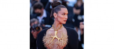 Բելլա Հադիդը Կաննում ապշեցրել է իր հանդերձանքով