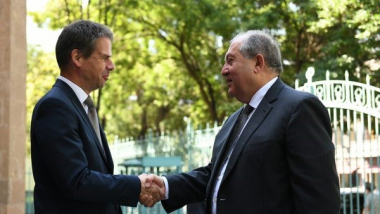 Արմեն Սարգսյանը Ֆրանսիայի Ազգային տոնի առթիվ այցելել է ՀՀ-ում Ֆրանսիայի դեսպանություն (տեսանյութ)