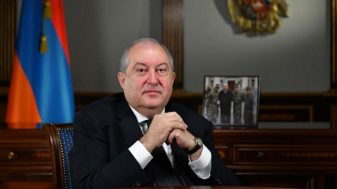 Արմեն Սարգսյանն օրենք է ստորագրել