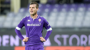 Ֆուտբոլիստը, հաղթական գոլը նշելու համար, ցատկել է աղբարկղը