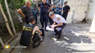 Նռնակով զինված անձինք ներխուժել են Երևանի Ամիրյան փողոցում գործող «Ջի Էյ» վարկային ընկերություն․ ՔԿ