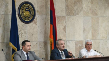 ԵՊՀ-ն ռեկտորի նոր պաշտոնակատար ունի. Վահրամ Դումանյանը ներկայացրեց նրան գիտխորհրդի անդամներին