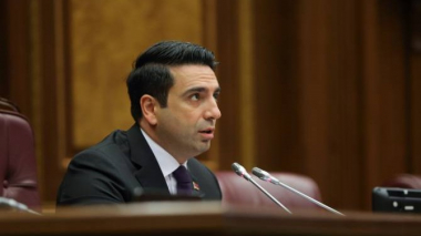 Ալեն Սիմոնյանն ընդդիմությանը զսպվածության, իսկ ՔՊ-ի պատգամավորներին ամեն սադրանքի չարձագանքելու կոչ արեց