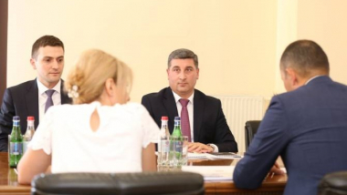ՏԿԵ նախարար Գնել Սանոսյանը և փոխնախարար Սիմոնյանն ընդունել են «ՏՐԱՍԵԿԱ» Միջկառավարական հանձնաժողովի գլխավոր քարտուղարին