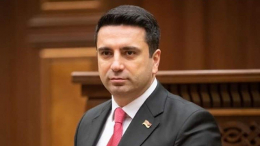 ԱԺ նախագահն անդրադարձել է Անկախության տոնի առթիվ ԱԺ պատգամավորներին պարգևավճարներ տալու քննադատությանը