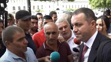 Խաղողագործները բողոքի ակցիա անցկացրին. Նախարարը խոստացավ ամեն ինչ անել, որ խաղողը չմնա վազի վրա