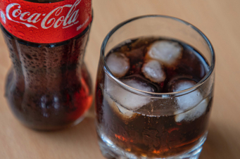 Չինաստանում տղամարդը 1.5 լիտր կոկա-կոլա է խմել 10 րոպեում և մահացել հաջորդ օրը  