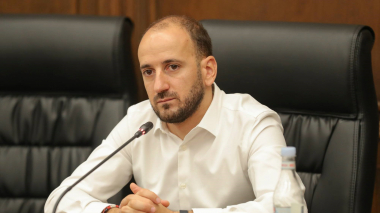 Գիտության, կրթության, մշակույթի, սփյուռքի, երիտասարդության եւ սպորտի հարցերի մշտական հանձնաժողովի նախագահ Սիսակ Գաբրիելյանը շնորհավորել է ուսուցիչներին մասնագիտական տոնի առթիվ