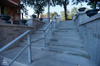 Երևանում բազմաթիվ աստիճաններ կան, որոնք կարծես թե անտեսված էին. Երևանի քաղաքապետարան