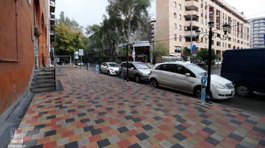 Բարեկարգվում են Կողբացի փողոցի մայթերը. քաղաքապետարան