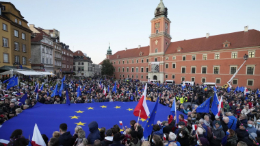 Լեհաստանում հազարավոր մարդիկ ցույցի են դուրս եկել՝ ի աջակցություն ԵՄ անդամակցության