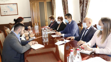 Գեղարքունիքի մարզպետը ԿԽՄԿ ներկայացուցիչների հետ քննարկել է մարզի սահմանամերձ բնակավայրերում տիրող անվտանգային խնդիրները