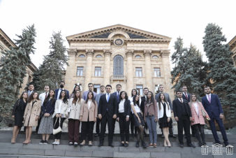 Ալեն Սիմոնյանը հյուրընկալել է խորհրդարանում պրակտիկա անցնող երիտասարդներին