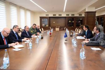 ՀՀ պաշտպանության նախարարն ընդունել է ՆԱՏՕ-ի գլխավոր քարտուղարի հատուկ ներկայացուցչին