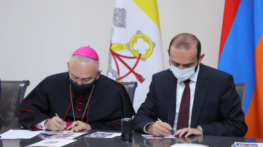 Արարատ Միրզոյանն ու Էդգար Պենյա Պառան մասնակցել են նամականիշով գեղաթերթիկի մարման արարողությանը