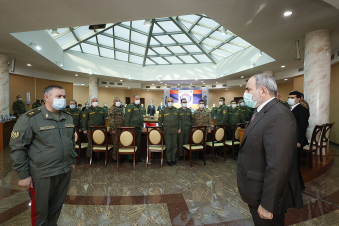 Վարչապետը ԶՈՒ բարձրագույն սպայակազմին է ներկայացրել Պաշտպանության նորանշանակ նախարար Սուրեն Պապիկյանին