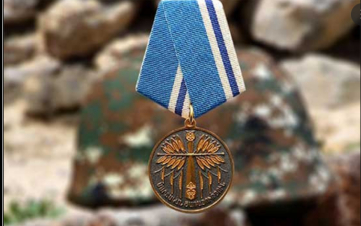 Ավագ լեյտենանտ Տարոն Սահակյանը հետմահու պարգևատրվել է Մարտական ծառայության մեդալով