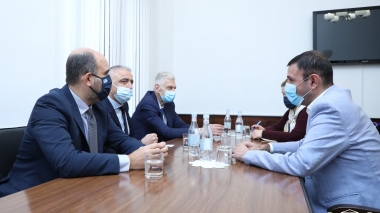 Բաբկեն Թունյանը հանդիպել է Հունաստանից ժամանած պատվիրակության հետ