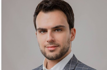 Երեւանի ավագանու «Իմ քայլը» խմբակցության անդամ Գրիգոր Երիցյանը վայր է դնում ավագանու մանդատը