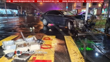 Խոշոր ավտովթար՝ Երևանում. Mercedes-ը Սայաթ-Նովա պողոտայում տապալել է լուսակիրն ու բախվել էլեկտրասյանը