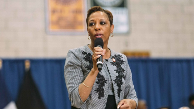 Ադրիեն Ադամսը՝ Նյու Յորքի քաղաքային խորհրդի առաջին աֆրոամերիկացի ղեկավար